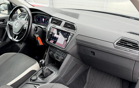 Volkswagen Tiguan II, 2019 год, 2 158 000 рублей, 10 фотография