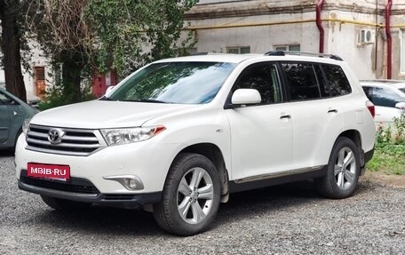 Toyota Highlander III, 2013 год, 1 800 000 рублей, 1 фотография