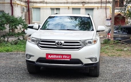 Toyota Highlander III, 2013 год, 1 800 000 рублей, 2 фотография