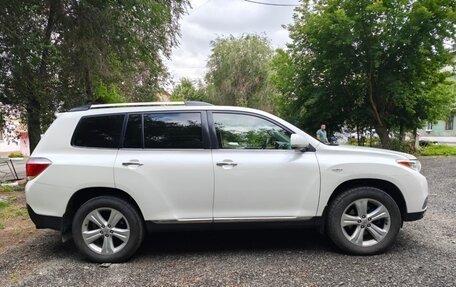 Toyota Highlander III, 2013 год, 1 800 000 рублей, 4 фотография