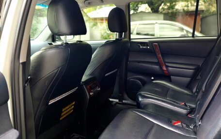 Toyota Highlander III, 2013 год, 1 800 000 рублей, 10 фотография