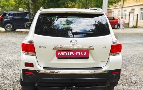 Toyota Highlander III, 2013 год, 1 800 000 рублей, 6 фотография