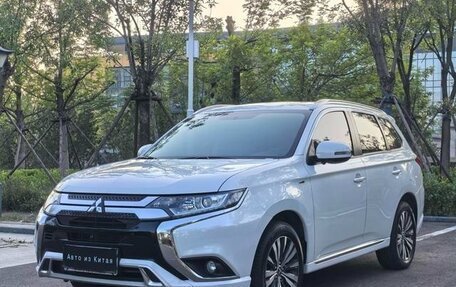 Mitsubishi Outlander III рестайлинг 3, 2022 год, 1 980 065 рублей, 1 фотография