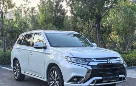 Mitsubishi Outlander III рестайлинг 3, 2022 год, 1 980 065 рублей, 4 фотография