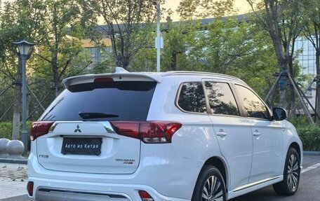 Mitsubishi Outlander III рестайлинг 3, 2022 год, 1 980 065 рублей, 8 фотография