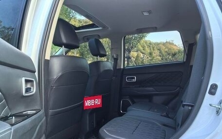 Mitsubishi Outlander III рестайлинг 3, 2022 год, 1 980 065 рублей, 6 фотография
