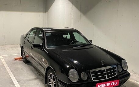 Mercedes-Benz E-Класс, 1997 год, 1 111 000 рублей, 5 фотография