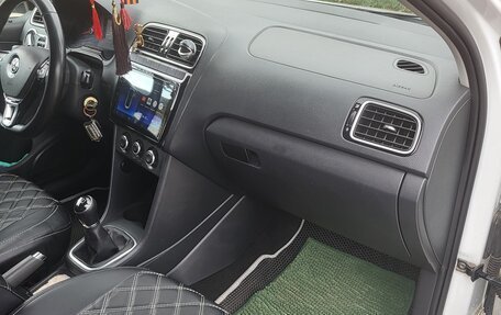 Volkswagen Polo VI (EU Market), 2015 год, 900 000 рублей, 3 фотография