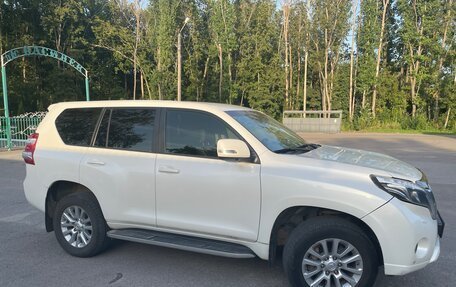 Toyota Land Cruiser Prado 150 рестайлинг 2, 2014 год, 3 000 000 рублей, 2 фотография