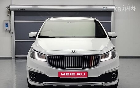 KIA Carnival III, 2017 год, 2 650 005 рублей, 2 фотография