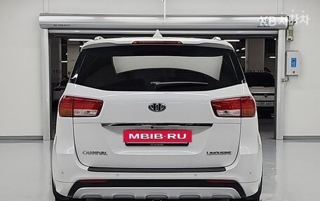 KIA Carnival III, 2017 год, 2 650 005 рублей, 4 фотография