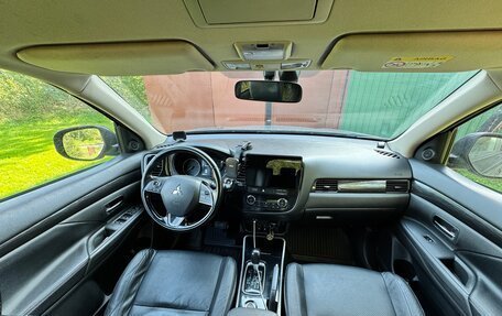 Mitsubishi Outlander III рестайлинг 3, 2017 год, 1 750 000 рублей, 17 фотография