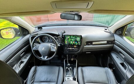 Mitsubishi Outlander III рестайлинг 3, 2017 год, 1 750 000 рублей, 15 фотография