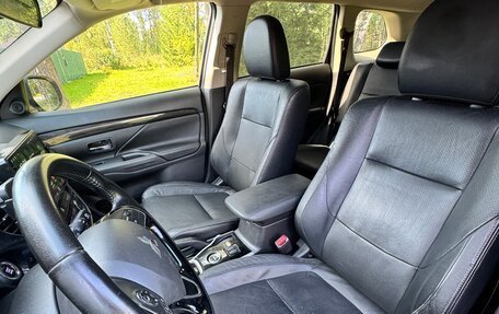 Mitsubishi Outlander III рестайлинг 3, 2017 год, 1 750 000 рублей, 13 фотография