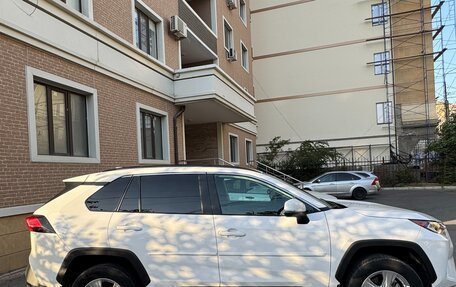 Toyota RAV4, 2020 год, 3 100 000 рублей, 2 фотография