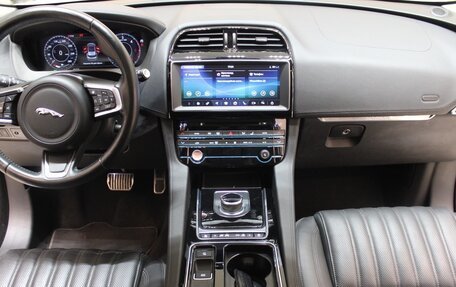 Jaguar F-Pace, 2018 год, 3 450 000 рублей, 24 фотография
