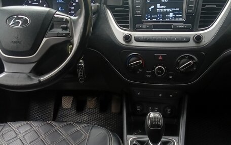 Hyundai Solaris II рестайлинг, 2017 год, 1 100 000 рублей, 15 фотография