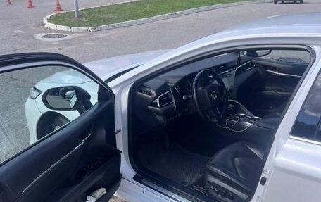 Toyota Camry, 2018 год, 2 400 000 рублей, 6 фотография