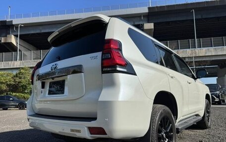 Toyota Land Cruiser Prado 150 рестайлинг 2, 2022 год, 3 150 000 рублей, 5 фотография