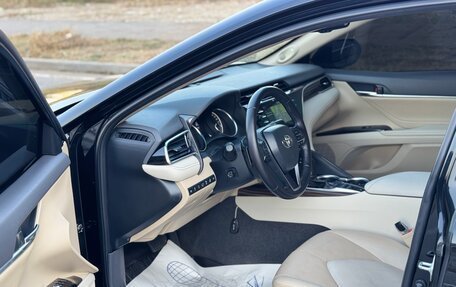 Toyota Camry, 2019 год, 2 800 000 рублей, 14 фотография