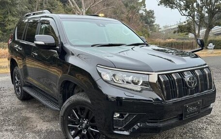 Toyota Land Cruiser Prado 150 рестайлинг 2, 2022 год, 3 150 000 рублей, 1 фотография