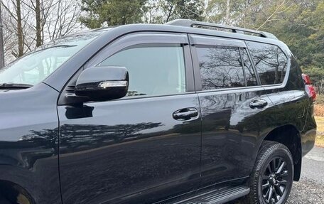 Toyota Land Cruiser Prado 150 рестайлинг 2, 2022 год, 3 150 000 рублей, 5 фотография