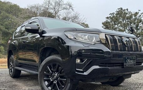 Toyota Land Cruiser Prado 150 рестайлинг 2, 2022 год, 3 150 000 рублей, 6 фотография