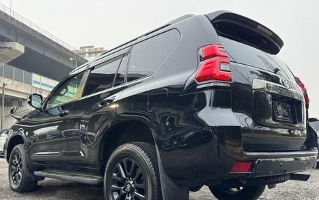 Toyota Land Cruiser Prado 150 рестайлинг 2, 2022 год, 3 150 000 рублей, 9 фотография