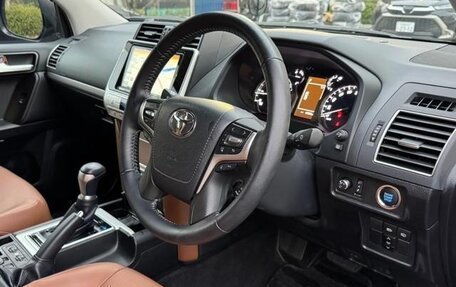 Toyota Land Cruiser Prado 150 рестайлинг 2, 2022 год, 3 150 000 рублей, 12 фотография