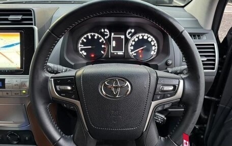 Toyota Land Cruiser Prado 150 рестайлинг 2, 2022 год, 3 150 000 рублей, 15 фотография