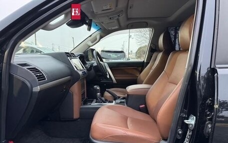 Toyota Land Cruiser Prado 150 рестайлинг 2, 2022 год, 3 150 000 рублей, 16 фотография