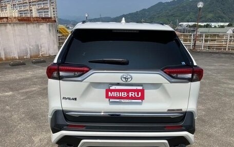 Toyota RAV4, 2022 год, 2 500 000 рублей, 6 фотография