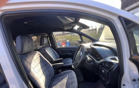 Toyota Noah III, 2019 год, 2 750 000 рублей, 16 фотография