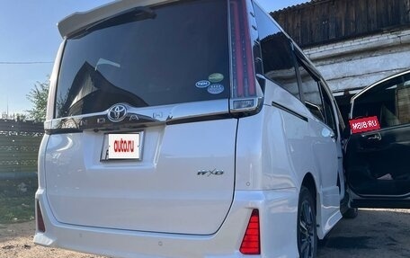 Toyota Noah III, 2019 год, 2 750 000 рублей, 6 фотография