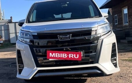 Toyota Noah III, 2019 год, 2 750 000 рублей, 17 фотография