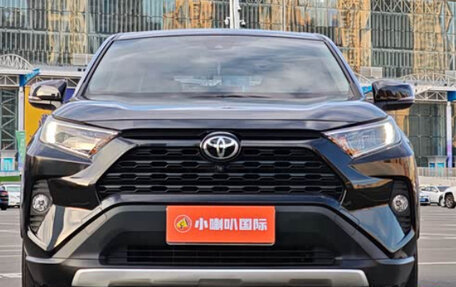 Toyota RAV4, 2021 год, 2 405 000 рублей, 3 фотография