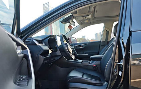 Toyota RAV4, 2021 год, 2 405 000 рублей, 7 фотография