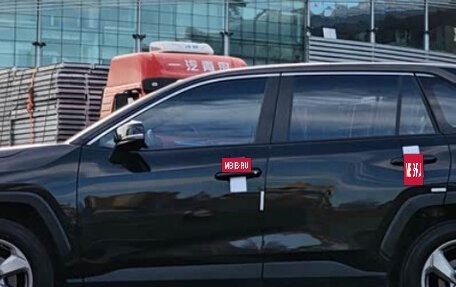 Toyota RAV4, 2021 год, 2 405 000 рублей, 6 фотография