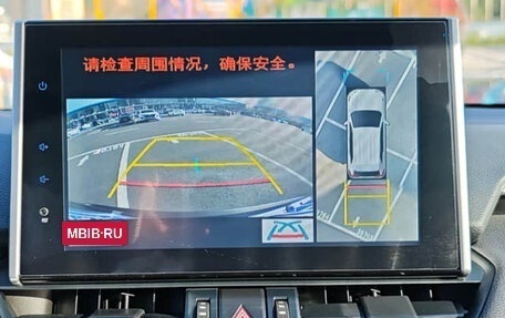 Toyota RAV4, 2021 год, 2 405 000 рублей, 10 фотография