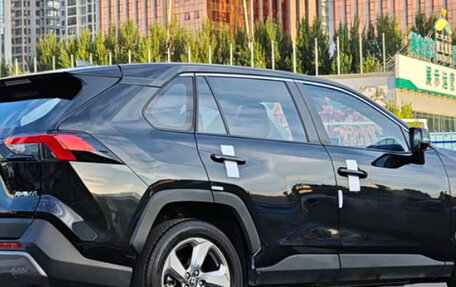 Toyota RAV4, 2021 год, 2 405 000 рублей, 20 фотография