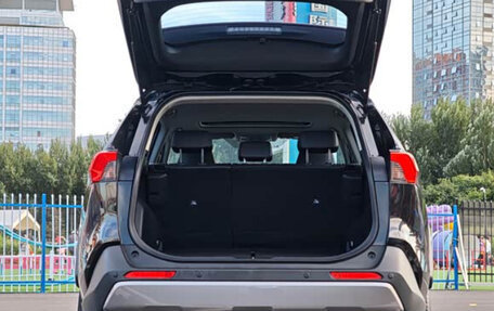 Toyota RAV4, 2021 год, 2 405 000 рублей, 19 фотография