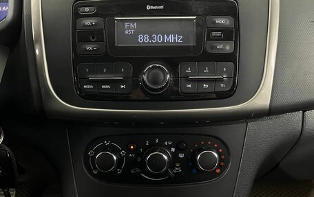 Renault Logan II, 2017 год, 765 000 рублей, 20 фотография