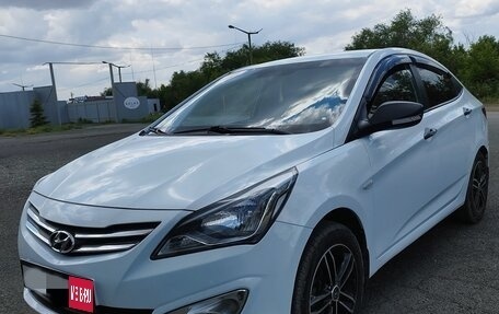 Hyundai Solaris II рестайлинг, 2015 год, 890 000 рублей, 1 фотография