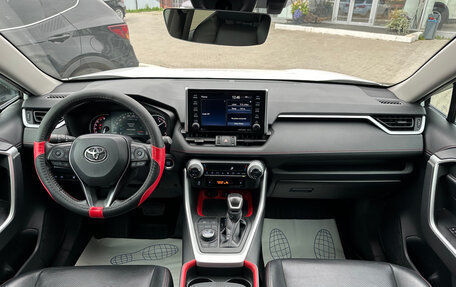 Toyota RAV4, 2019 год, 2 900 000 рублей, 14 фотография