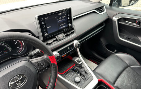 Toyota RAV4, 2019 год, 2 900 000 рублей, 8 фотография