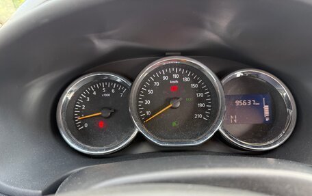 Renault Logan II, 2015 год, 650 000 рублей, 21 фотография