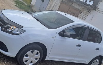 Renault Logan II, 2018 год, 900 000 рублей, 1 фотография