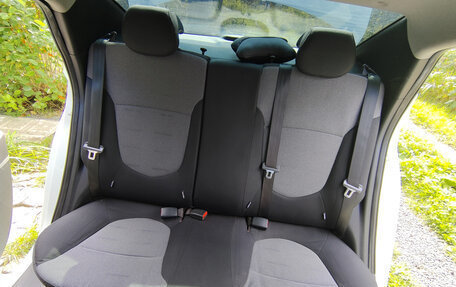 Hyundai Solaris II рестайлинг, 2012 год, 800 000 рублей, 18 фотография