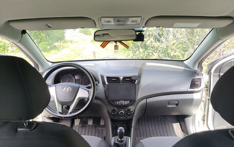 Hyundai Solaris II рестайлинг, 2012 год, 800 000 рублей, 17 фотография