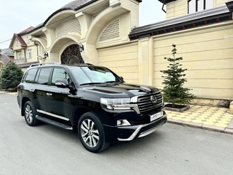 Toyota Land Cruiser 200 рестайлинг 2, 2017 год, 6 450 000 рублей, 1 фотография